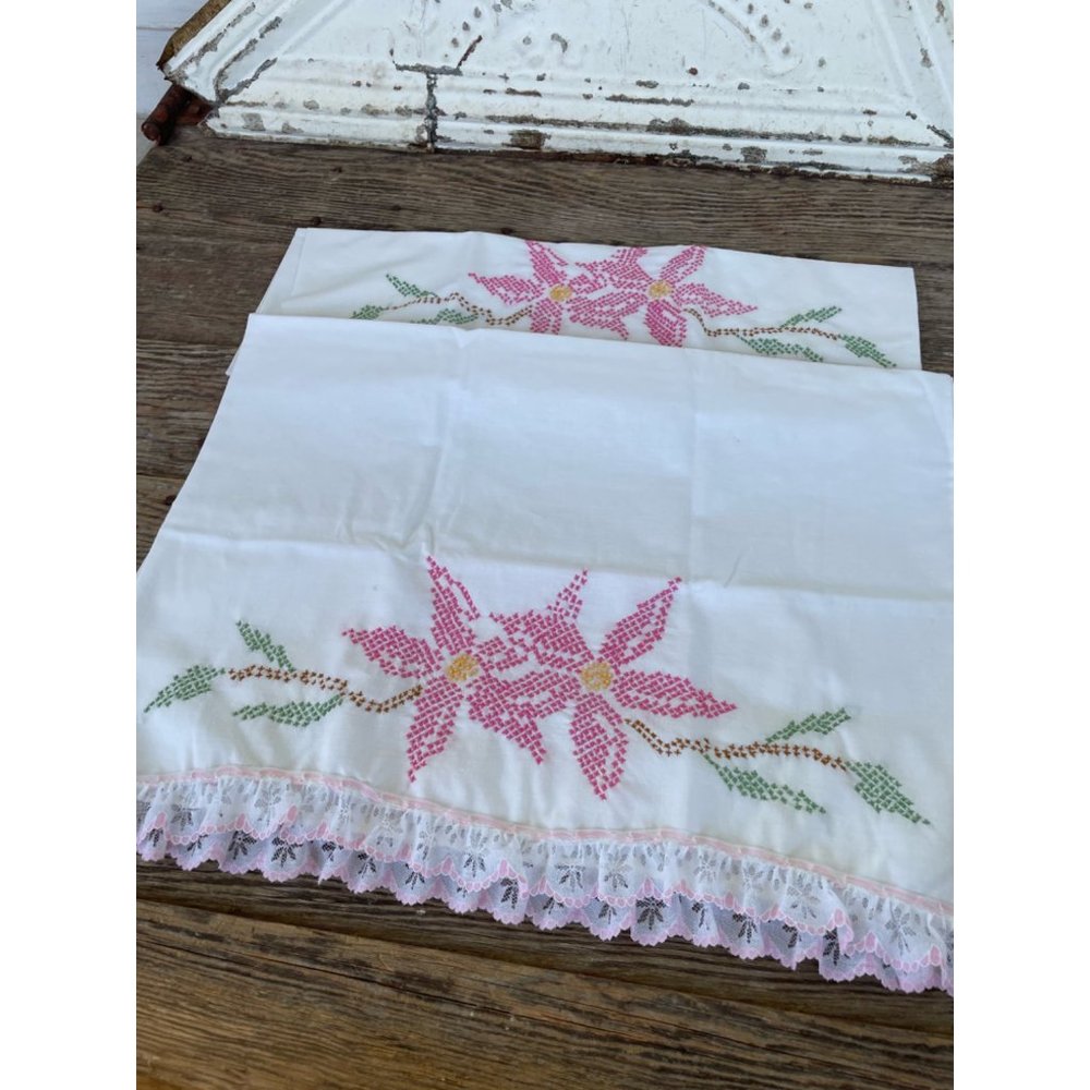 Vintage pair PIllow cases Embroidery Cross Stitch Pink Flowers - Picture 10 of 12